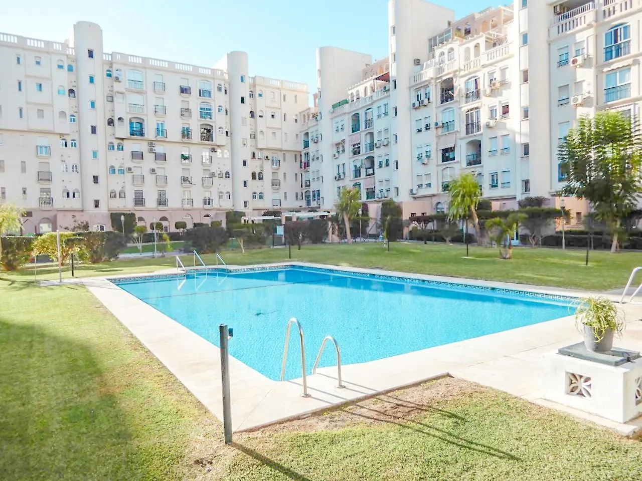 Cozy Apartment With Pool contacts